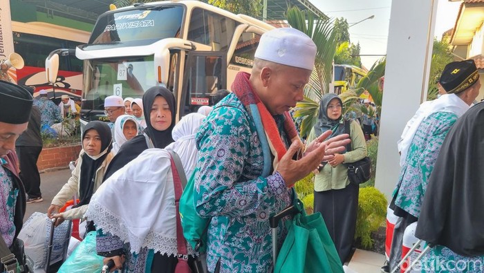 Jemaah haji kloter terakhir di Surabaya