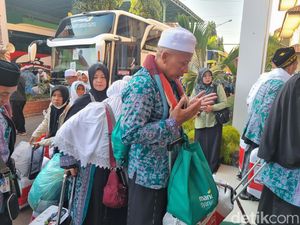 Kloter Haji Terakhir Tiba di Surabaya, 24 Jemaah Masih Tertinggal