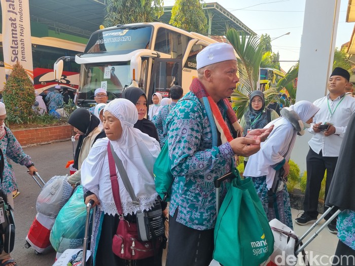 Jemaah haji kloter terakhir di Surabaya