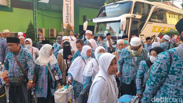 Jemaah haji kloter terakhir di Surabaya