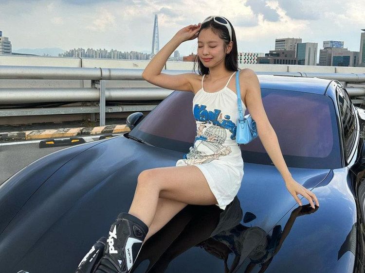 Gaya Jennie BLACKPINK Pamer Porsche Baru