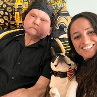 Kisah cinta pasangan asal Amerika Serikat itu menjadi sorotan. Jessica Koby yang merupakan mantan perawat itu setia menemani Joe bahkan sampai pindah kota ke New Jersey agar bisa lebih dekat dengan kekasihnya. Foto: dok. Instagram/@jessicakoby