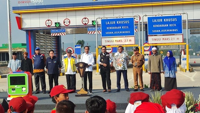 Jokowi Resmikan Ruas Tol Cigombong-Cibadak