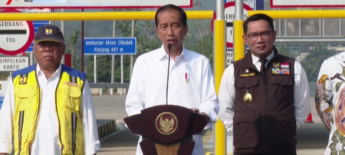 Jokowi saat meresmikan tol Bogor-Ciawi-Sukabumi (Bocimi) ruas Cigombong-Cibadak Jokowi saat meresmikan tol Bogor-Ciawi-Sukabumi (Bocimi) ruas Cigombong-Cibadak.