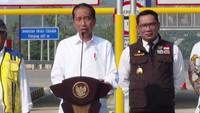 Dalam sambutannya, Jokowi mengungkapkan investasi Provinsi Jawa Barat menjadi yang nomor 1 di Indonesia realisasinya. Foto: Dok. Tangkapan Layar YouTube Sekretariat Presiden