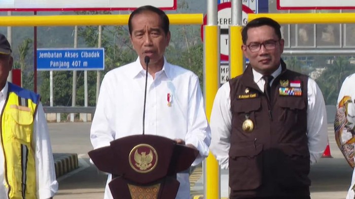 Jokowi saat meresmikan tol Bogor-Ciawi-Sukabumi (Bocimi) ruas Cigombong-Cibadak.