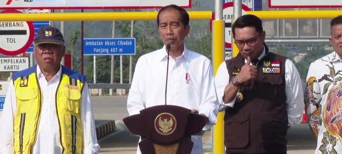 Jokowi saat meresmikan tol Bogor-Ciawi-Sukabumi (Bocimi) ruas Cigombong-Cibadak Jokowi saat meresmikan tol Bogor-Ciawi-Sukabumi (Bocimi) ruas Cigombong-Cibadak.