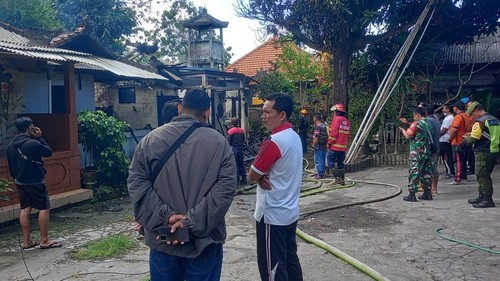 Kebakaran rumah di Jalan Hayam Wuruk Nomor 138, Desa Sumerta Kelod, Kecamatan Denpasar Timur, Kota Denpasar.