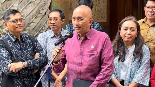 Kepala Dinas Ketenagakerjaan dan ESDM Provinsi Bali Ida Bagus Setiawan saat jumpa pers di Rumah Jabatan Gubernur Bali, Denpasar, Jumat (4/8/2023). (dok. I Nyoman Adhistaya Sawitra)