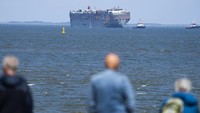 Kapal Fremantle Highway terbakar saat melakukan perjalanan dari Jerman ke Mesir.
