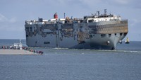 Kapal kargo dengan nama Fremantle Highway itu sudah ditarik ke pelabuhan Eemshaven, Belanda pada Kamis (3/8/2023). 