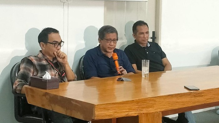 Konferensi pers Rocky Gerung (Dwi-detikcom)