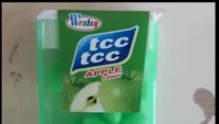 Permen mini Tic Tac versi KW-nya ternyata jadi Tcc Tcc rasa buah apel.  Foto: BuzzFeed/Reddit