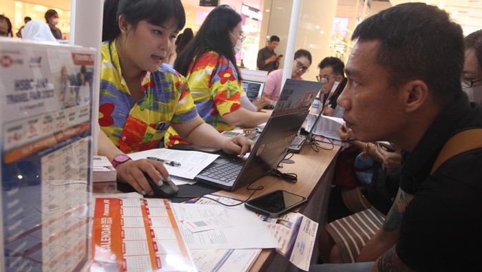 Liburan ke Luar Negeri dengan Sederet Layanan Menyenangkan PT Bank HSBC Indonesia menjalin kerja sama dengan maskapai penerbangan Jepang All Nippon Airways (ANA) menyelenggarakan travel fair pada 3- 6 Agustus di Central Park Mall, Jakarta, dalam rangka menawarkan paket perjalanan ke Jepang dan Amerika Serikat (AS), khususnya bagi nasabah HSBC Premier.