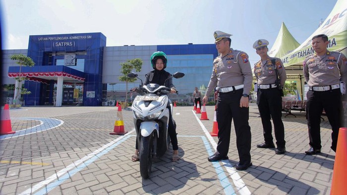 LIntasan angka 8 tes SIM di Satpas Colombo Surabaya dihapus
