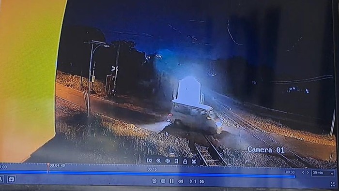 Luxio tertabrak KA Dhoho di Jombang