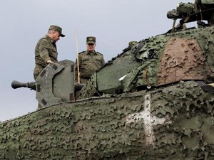 Menhan Rusia Kunjungi Markas Tentara di Ukraina