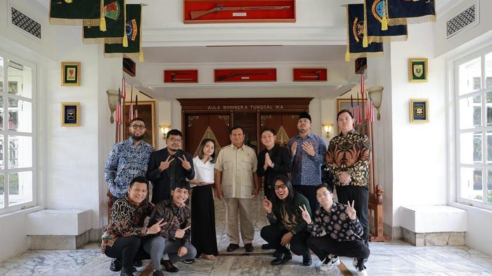 Momen pertemuan Prabowo dengan selebgram dan komika di Kemhan