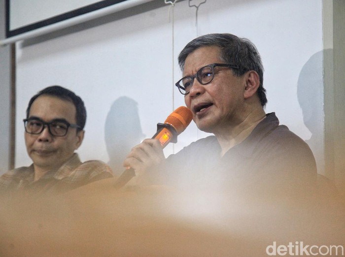 Momen rocky Gerung Minta Maaf soal gaduh Bajingan