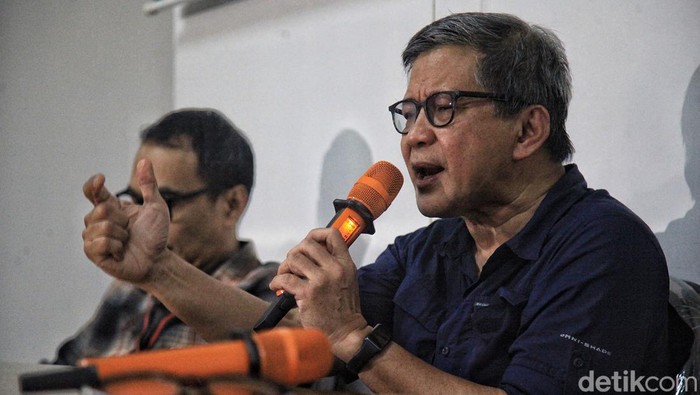 Momen rocky Gerung Minta Maaf soal gaduh Bajingan Momen rocky Gerung Minta Maaf soal gaduh Bajingan