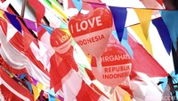 Pernak-pernik merah putih itu untuk menyemarakkan HUT ke-78 RI yang tinggal dua pekan lagi.  