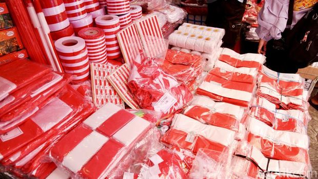 Menjelang HUT ke-78 RI, Pasar Mester Jatinegara, Jakarta, telah dipercantik dengan tema merah putih, Jumat (3/8). Hal itu untuk menyemarakkan HUT RI.