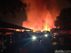 Kronologi Kebakaran Pasar Sadang Serang, Berawal dari Suara Letupan