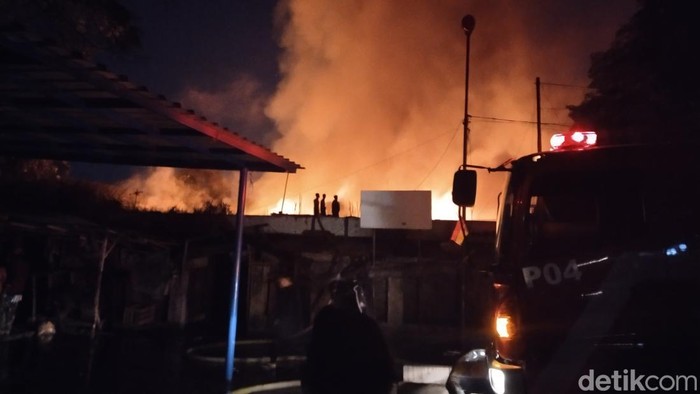 Pasar Sadang Serang, Kota Bandung, kebakaran, Jumat (4/8/2023).