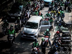 Pasar Palmerah Semrawut, Pramono Soroti Akses ke Stasiun Belum Tertata Baik