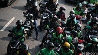 Shelter ojol sebenarnya sudah tersedia di dekat stasiun.