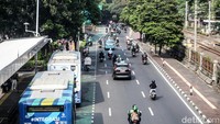 Lalu-lintas usai area penjemputan penumpang terpantau lancar.