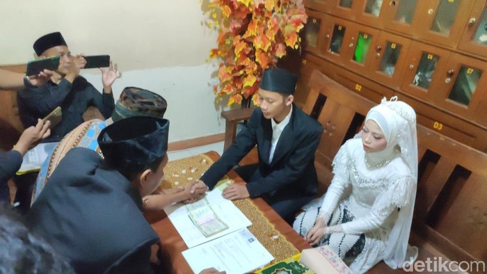 Pernikahan tersangka kasus TPPO di ruang tahanan Mapolres Ciamis.
