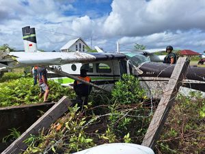 Pesawat Smart Air Tergelincir di Bandara Kenyam Nduga Belum Dievakuasi
