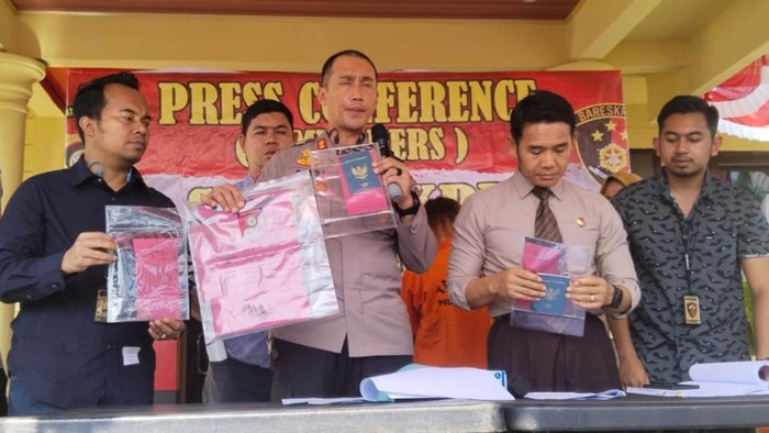 Konpers kasus tersangka TPPO jual keluarga sendiri ke Malaysia.
