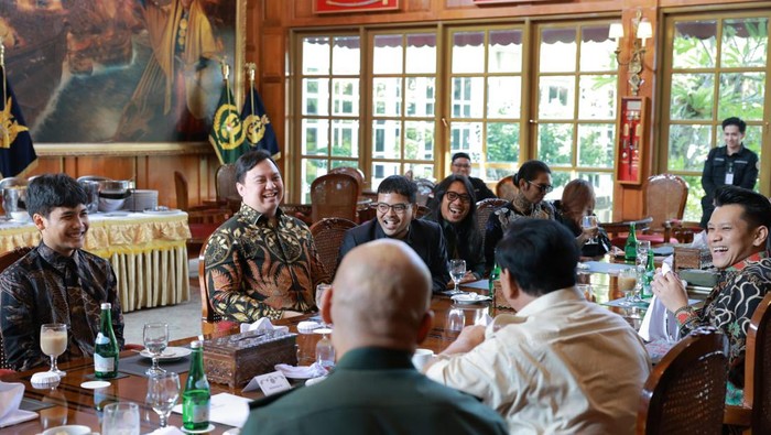 Prabowo bertemu influencer.