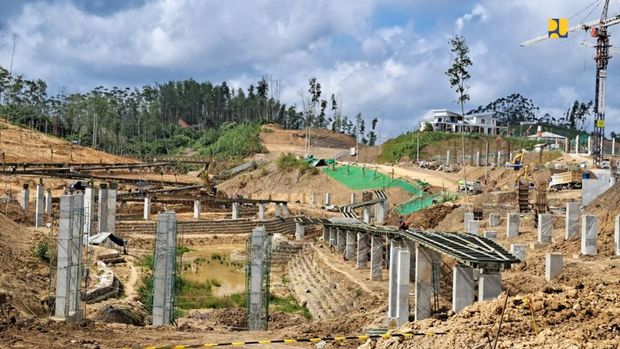 Hingga akhir Juli 2023 progres pekerjaan Penataan Sumbu Kebangsaan Tahap I ini sudah mencapai 48,38%.