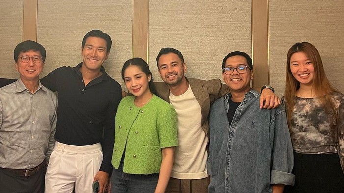 Raffi Ahmad bertemu dengan Siwon.