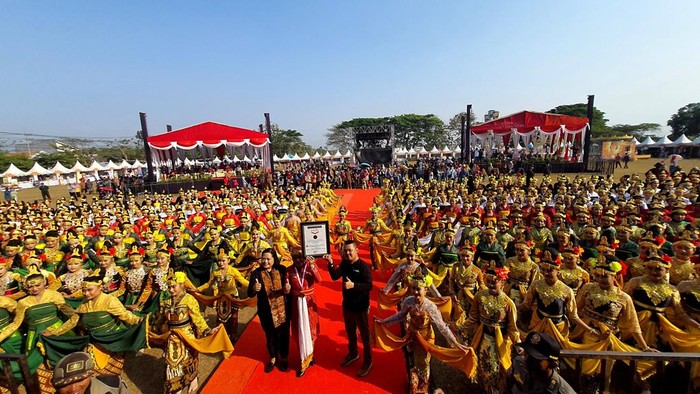 Rekor Muri Tari Bedoyo Putri Mojosakti