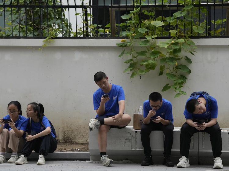 Rencana Pemerintah China Batasi Anak-anak Main HP 2 Jam Sehari