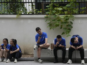 Pemerintah Batasi Medsos untuk Remaja 13-16 Tahun Mulai Maret 2026