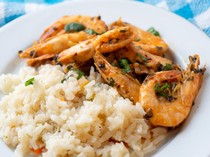 Resep Nasi Mentega dengan Udang Bumbu Bawang yang Praktis dan Enak