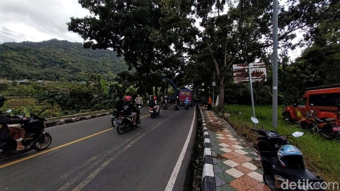 Ruas jalan menuju kawasan cagar alam