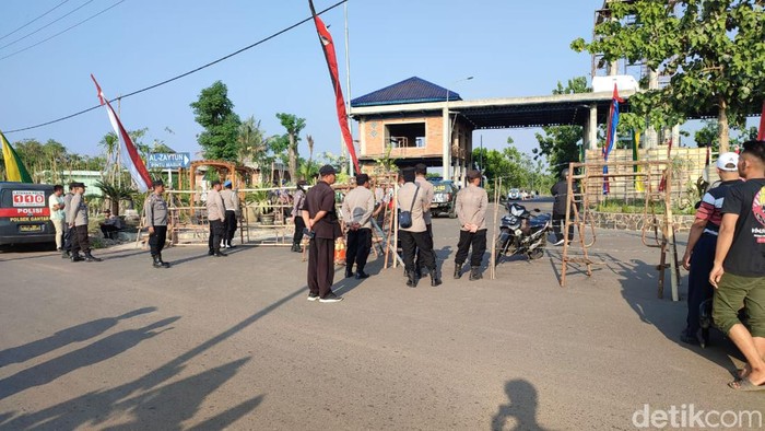 Suasana Ponpes Al-Zaytun selama proses penggeledahan