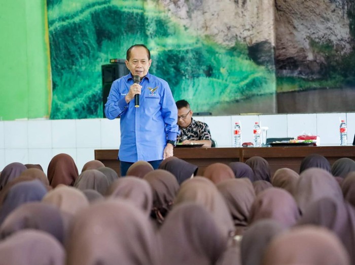 Syarief Hasan beri motivasi dan beasiswa ke Siswa SMKN Pertanian Pembangunan Cianjur