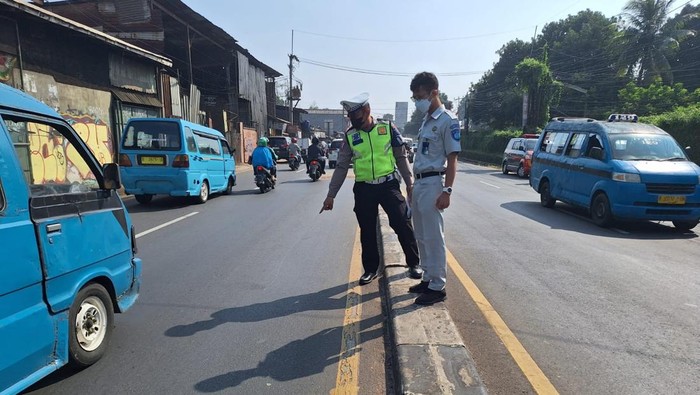 TKP kecelakaan di Jalan Raya Bogor, Depok (Devi-detikcom)
