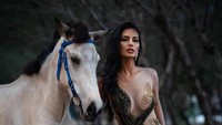 Prestasi itu akan menjadi pengalaman yang tak terlupakan untuk Vina. Dia akan menjadikan pengalaman  peringkat kedua Miss Universe 2023 sebagai angin puyuh cinta, dukungan, dan keyakinan tak tergoyahkan dalam misi saya. (Foto: Instagram @vinaanggisitorus)