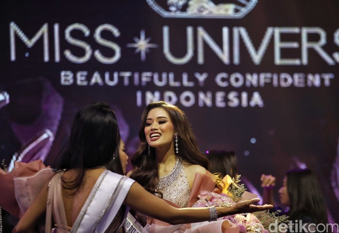 Vina dan Mutia top 3 Miss Universe