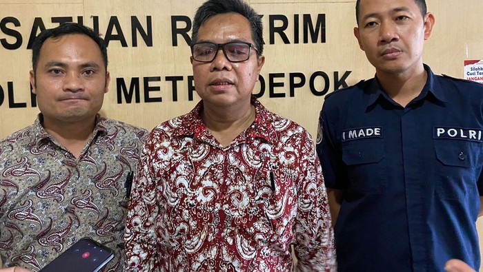 Wakasatreskrim Polres Depok AKP Nirwan  (tengah)-(Devi/detikcom)