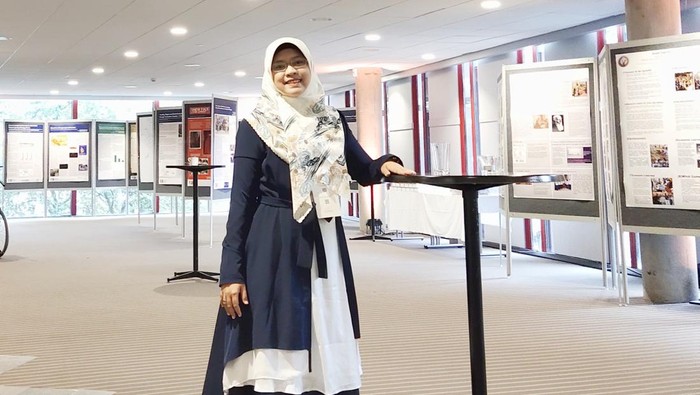 Warga Sumenep, Jawa Timur Ulfah Abqari berhasil masuk menjadi terbaik prioritas ke-3 di ajang pameran poster pada konferensi kusta internasional di Bergen, Norwegia.