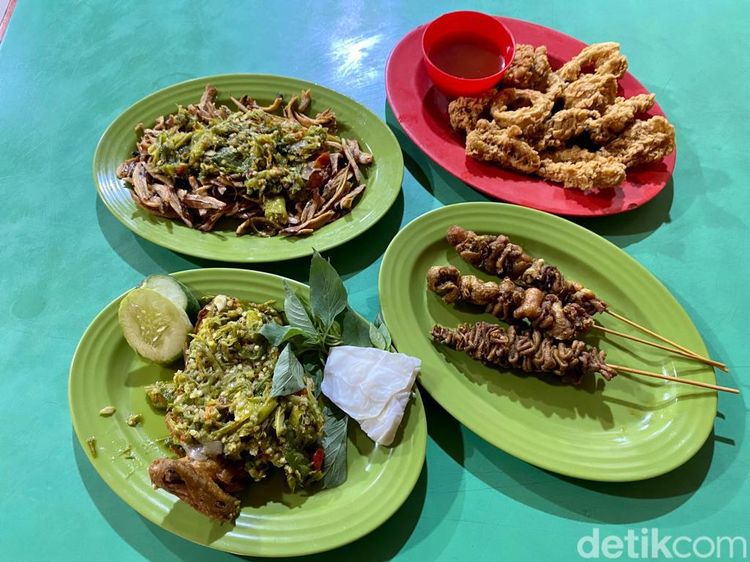 Pedas Menyengat, Ayam Goreng dan Teri Sambal Pecok di Mangga Besar